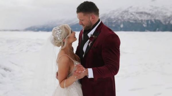 Видео: Киллер Кросс и Скарлетт Бордо поженились на Аляске